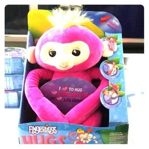BNIB Fingerlings Hugs Bella